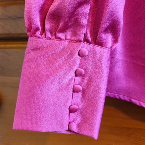 Pink blouse with decorative cuffs - size small - Picture 4 of 5